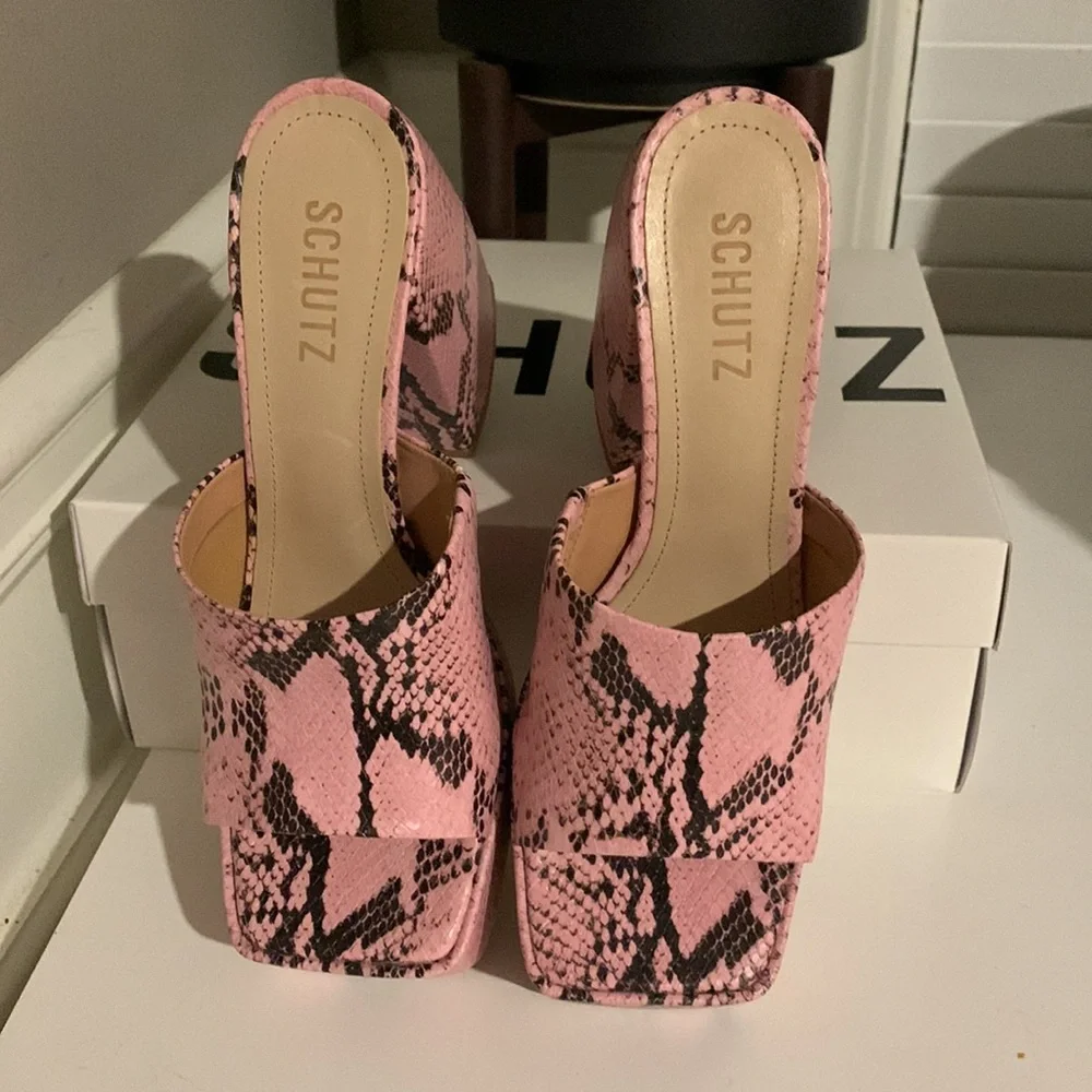 SCHUTZ bold platform